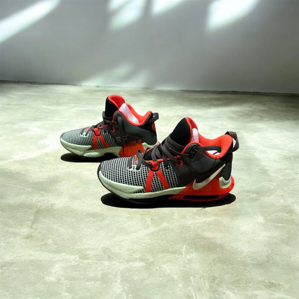 Nike LeBron Witness 7 Basketball Shoes – Men’s Size 9 Colorway: Black / Bright C